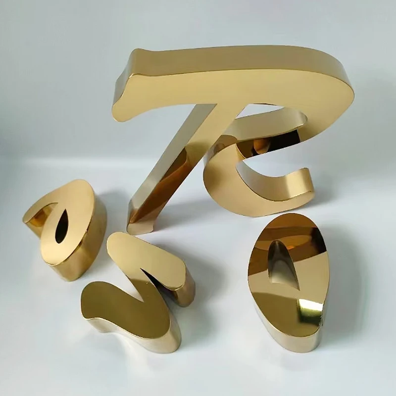 Projet réel de lettres polies miroir